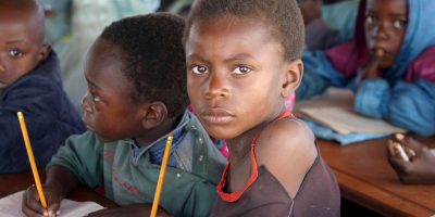 Zambian children attend school in a poverty stricken area near the country's capital Lusaka July 1, 2005. July 1 was designated "Whit Band Day" as campaigners began a week of action aimed at focusing attention on issues of poverty ahead of next weeks meeting of G8 leaders in Gleneagles, Scotland. REUTERS/Salim Henry  SH/AH - RP6DRMVDHNAB